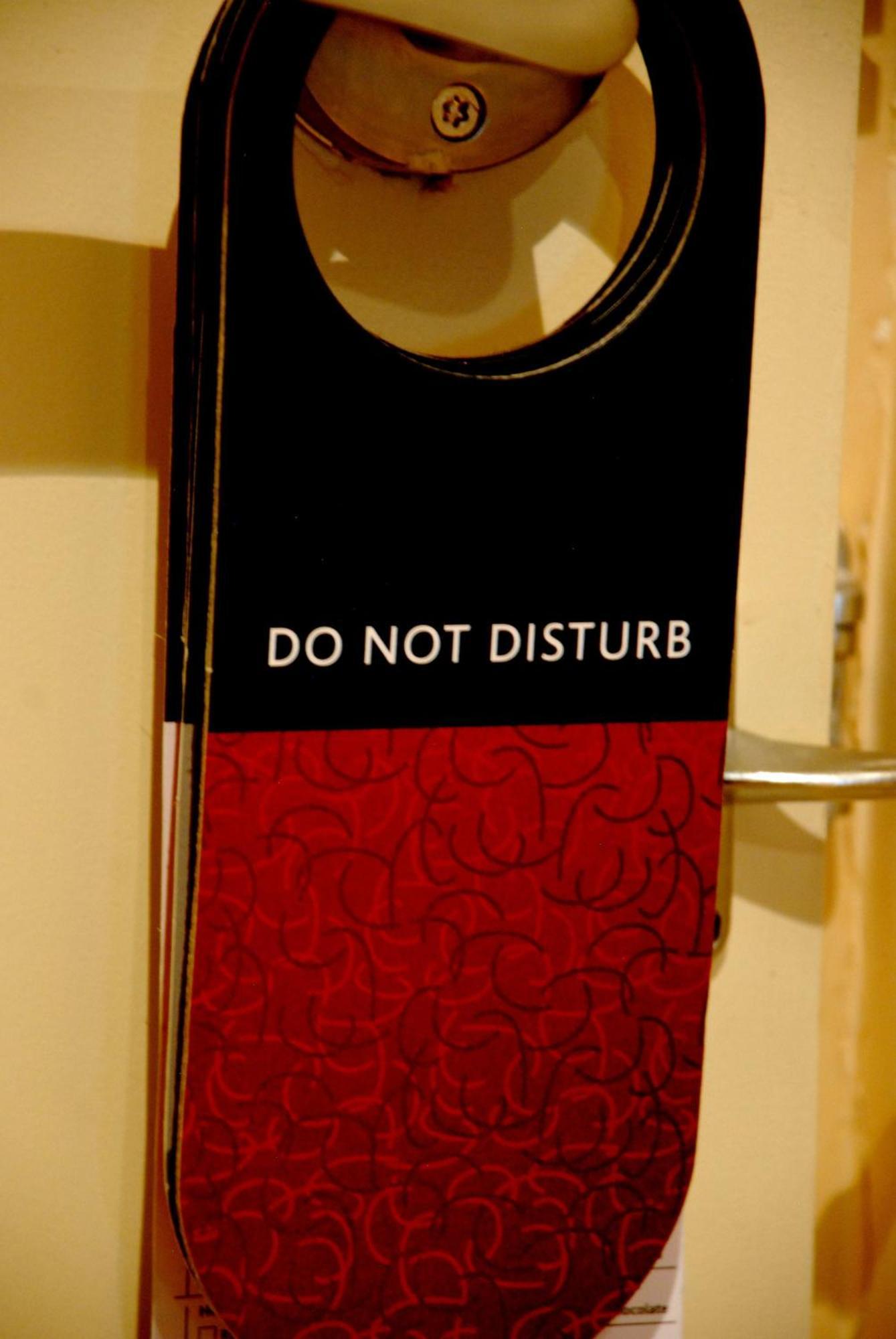 Southern Sun Or Tambo International Airport كمبتون بارك المظهر الخارجي الصورة Do not disturb sign