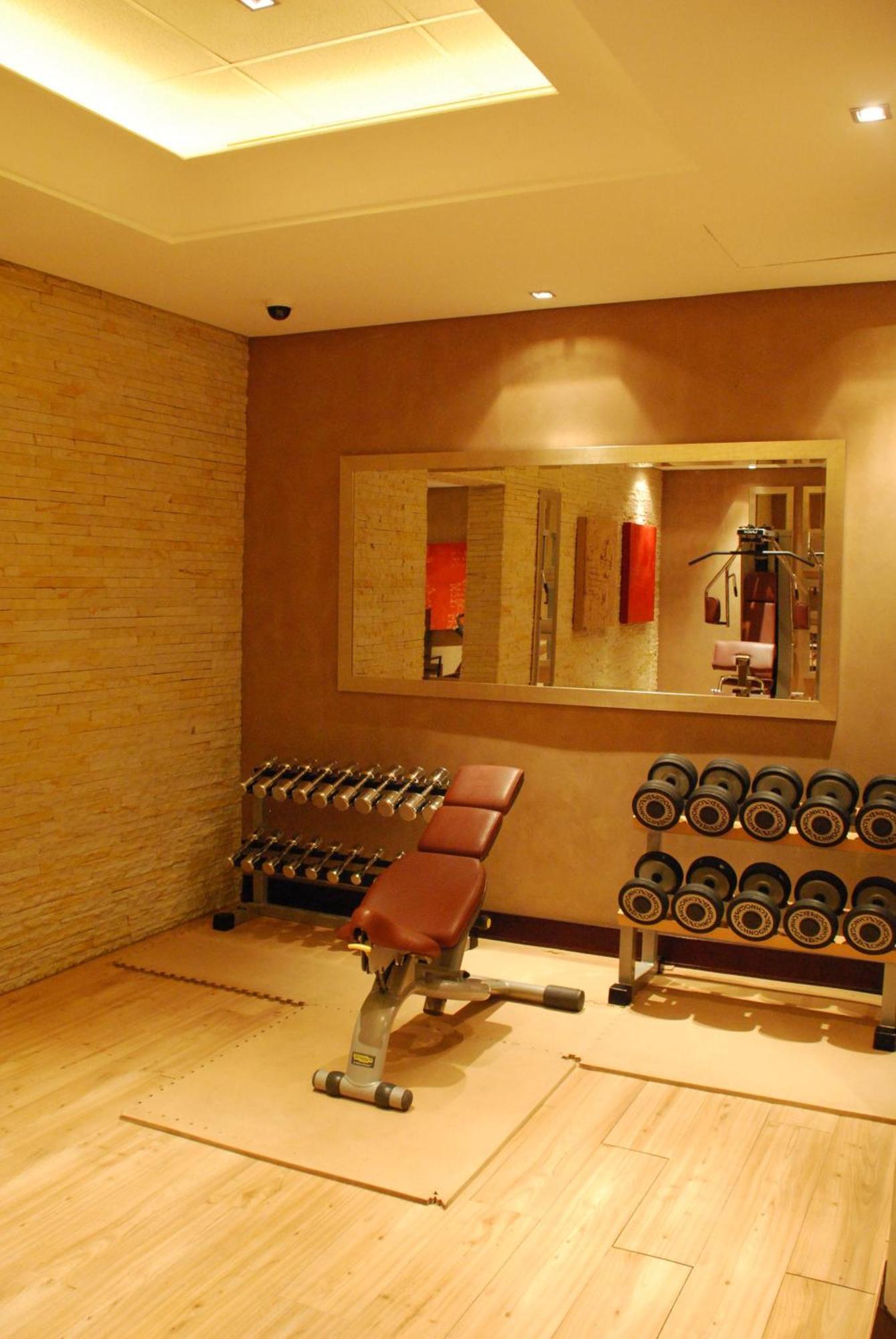 Southern Sun Or Tambo International Airport كمبتون بارك المظهر الخارجي الصورة A gym in Madrid, Spain.