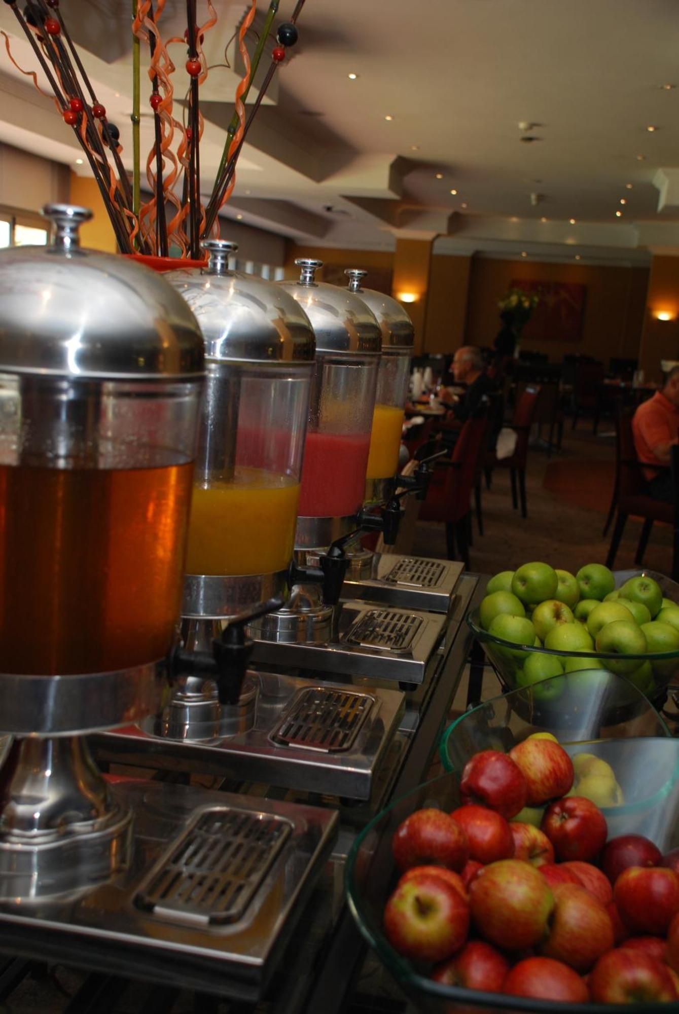 Southern Sun Or Tambo International Airport كمبتون بارك المظهر الخارجي الصورة Breakfast buffet