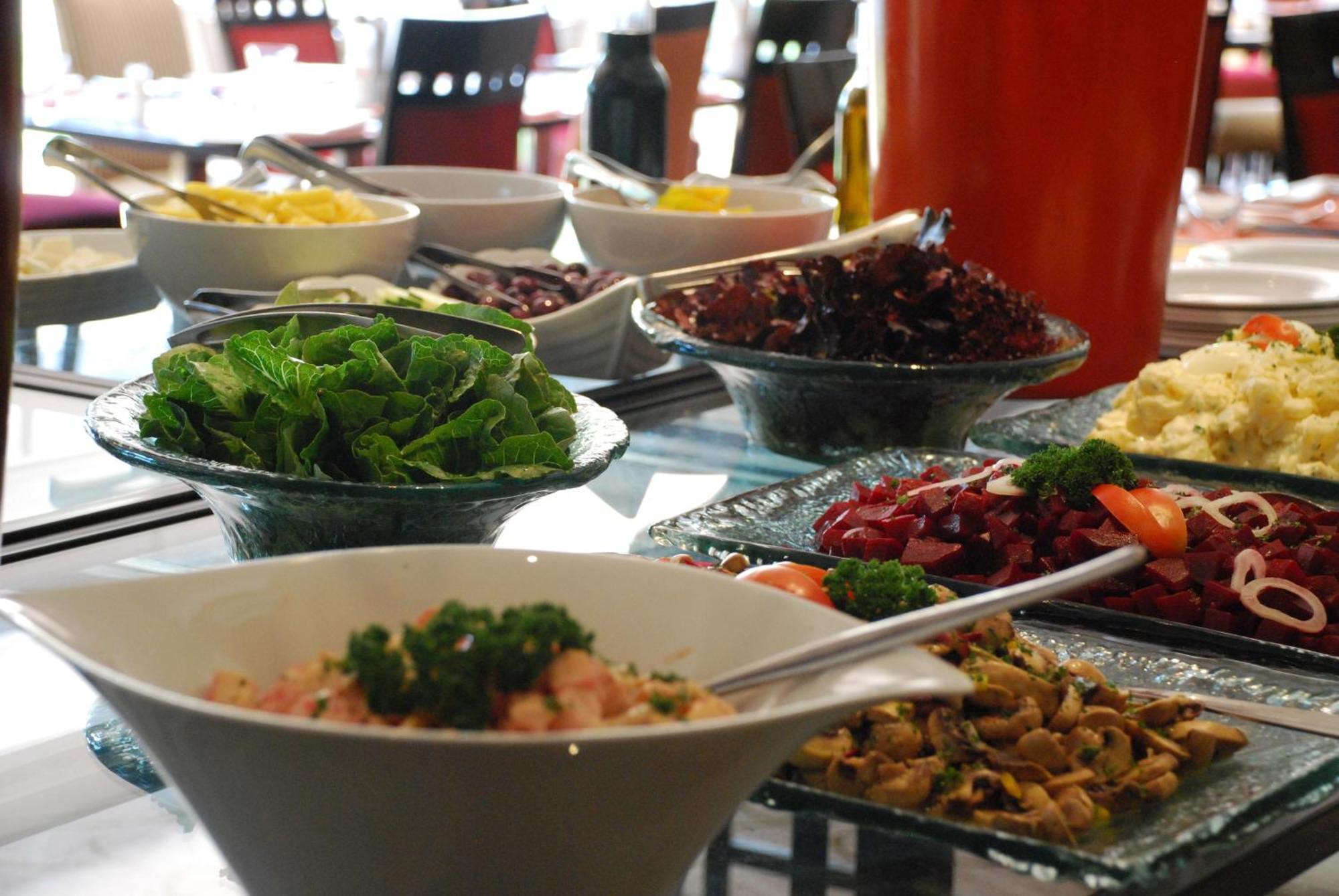 Southern Sun Or Tambo International Airport كمبتون بارك المظهر الخارجي الصورة A buffet at a hotel