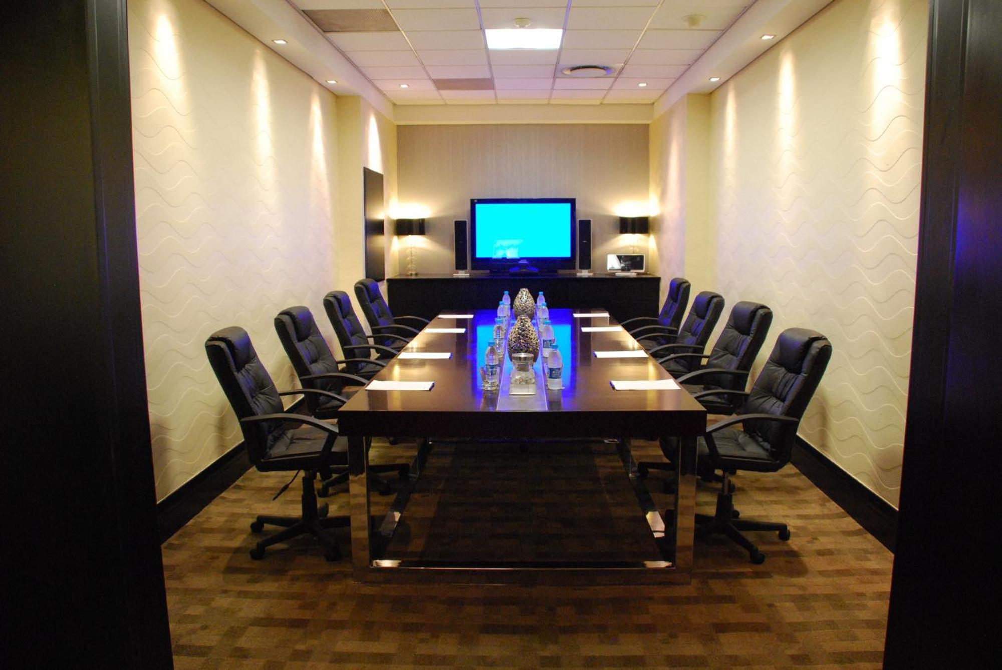 Southern Sun Or Tambo International Airport كمبتون بارك المظهر الخارجي الصورة Meeting room